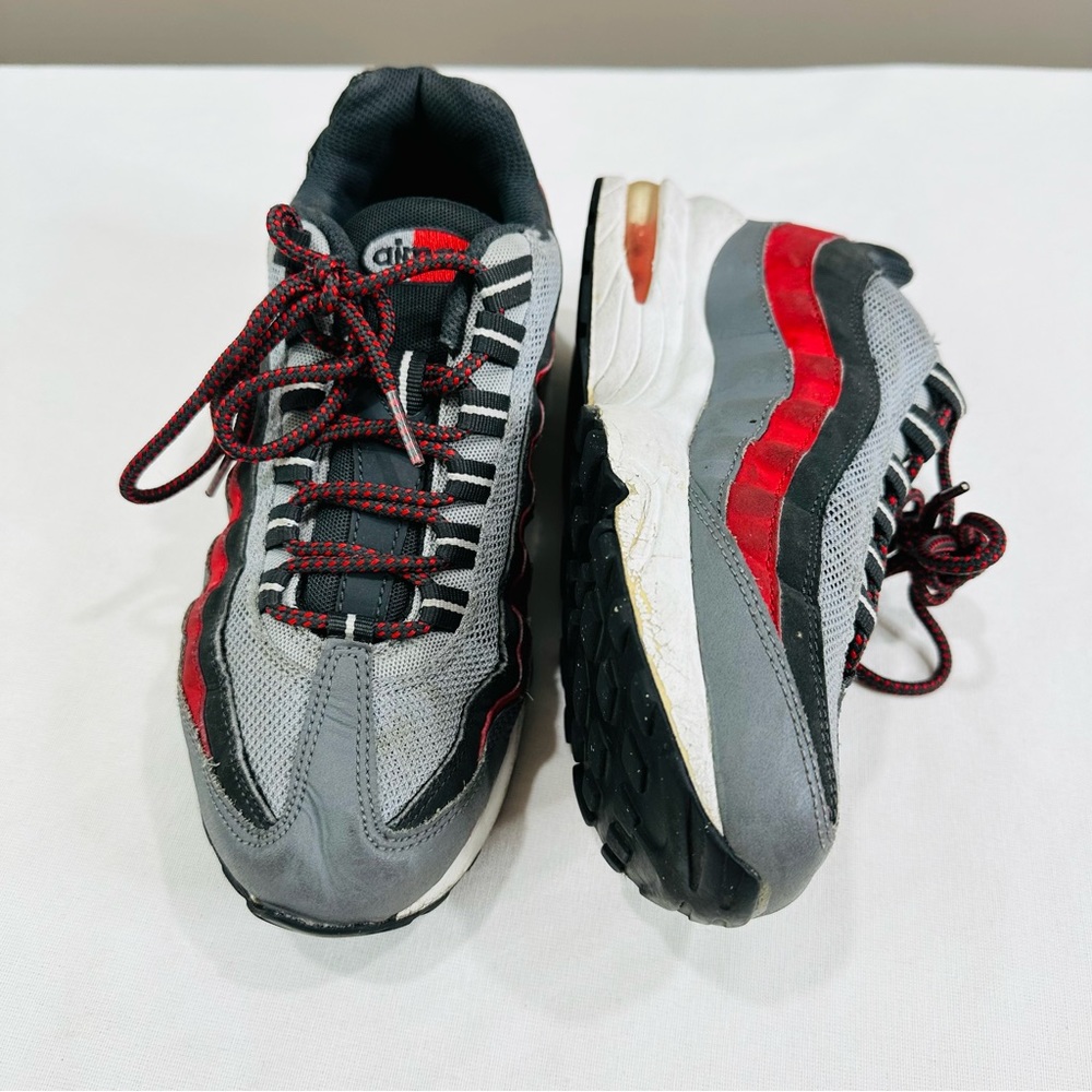 ๐ BOYS NIKE AIR MAX IN WOLF GREY, WHITE, COOL GREY SIZE US 6Y CLOTH W/ LEATHER - Picture 5 of 11
